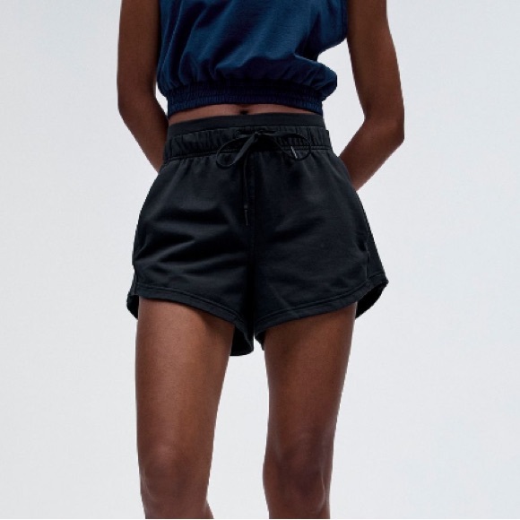 lululemon Inner Glow High Rise Shorts - Black size 4 - Picture 1 of 12